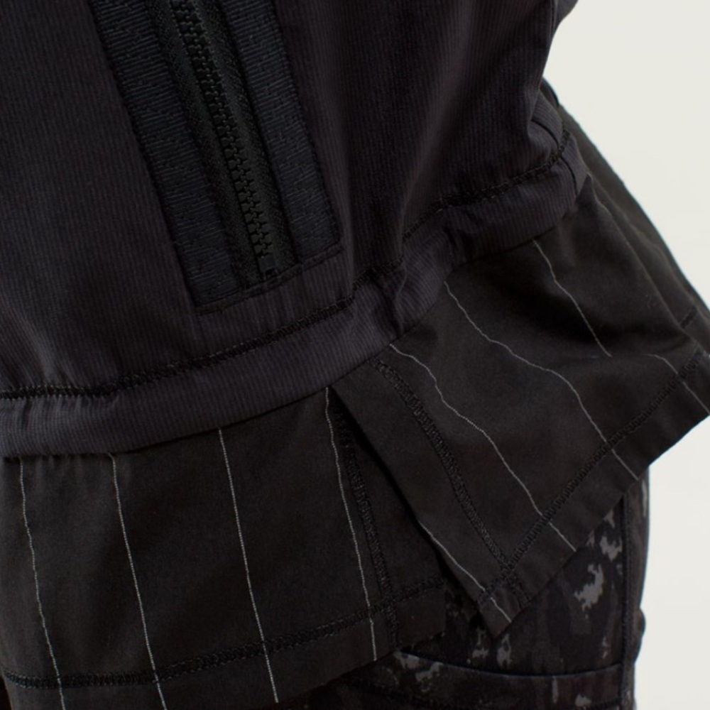 Lululemon Run: Bandit Jacket Reflective - Picture 13 of 16